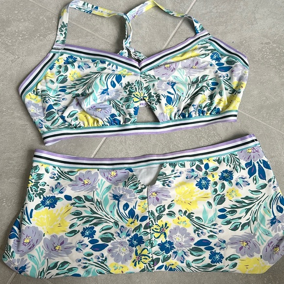 3X top and 2X bottom high waist cut out floral/stripe detail bikini - Picture 1 of 7